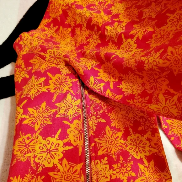 NWT Moda International Women’s MEDIUM Sweater Full Zip Attached Scarf Sn… - Picture 10 of 12